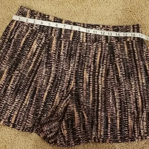 ANN TAYLOR Size 8 Pleated Loose Fitting Shorts - Picture 4 of 7